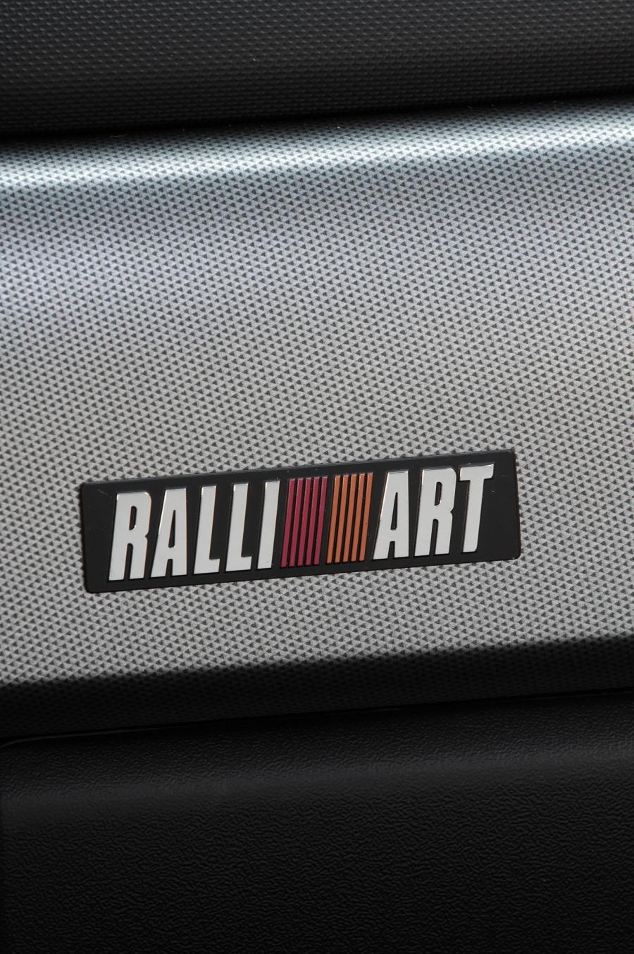  Mitsubishi Galant 2009 года  (фото 70 из 98)